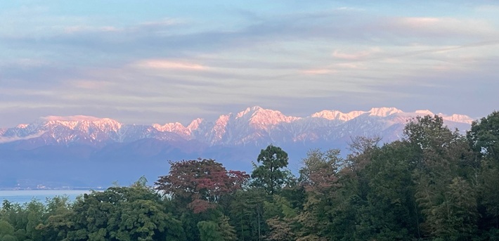 夕日に染まる立山連峰